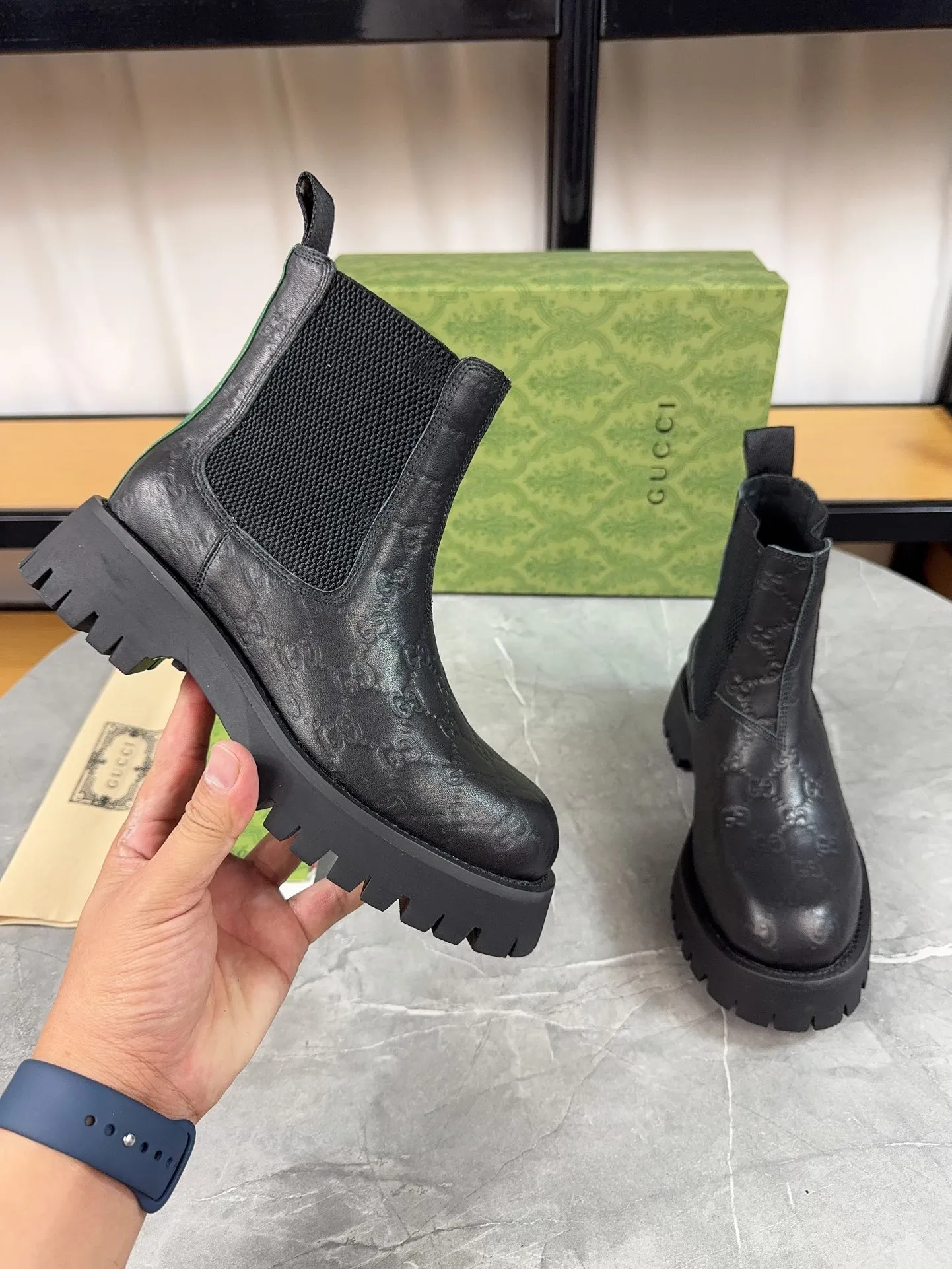 Men's shoes 💰640💰 New model from Gucci, double GG groove thick-soled loafers. The original version is made 1:1. Super beautiful quality, classic model at the counter. ❶Upper: original open-edge beaded cowhide ❷Inner lining: water-dyed cowhide ❸Feet: water-dyed cowhide ❹Outsole: ultra-light original sole ❺Thick sole heightening: 3.5cn ❻Packing: original packaging ❼Number: 35-42 (41 41 customized, non-refundable) Men's model: 38-46 (45, 46 customized, non-returnable)